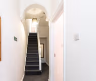 Spacious 5BR Contractor House Near City Centre with Parking