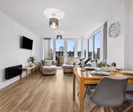 Modern 2-Bed Apt with City Views