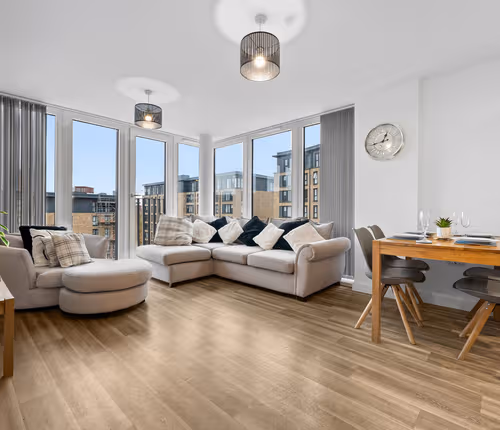 Modern 2-Bed Apt with City Views