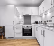 Modern 2-Bed Apt with City Views