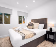 Stylish Four Bedroom House - Garden - Parking