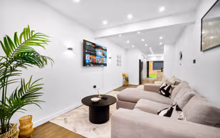 Stylish Four Bedroom House - Garden - Parking
