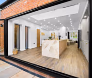 Stylish Four Bedroom House - Garden - Parking