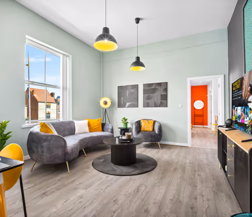 Modern Apartment with Gated Parking near Jewellery Quarter & City Centre