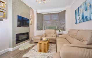 Birch Barn Retreat Spacious 4BR House with FREE Parking Sleeps 6
