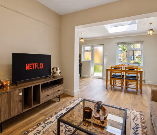 Large 4BR House-Contractor, family relocations