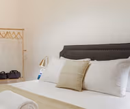 Carrer Rocafort Serviced Apartment, Barcelona