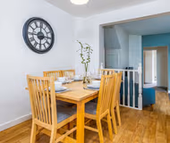 Comfortable 4BR Home Near City Centre with Free Parking