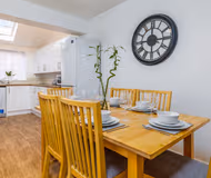 Comfortable 4BR Home Near City Centre with Free Parking
