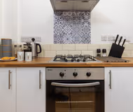 Comfortable 4BR Home Near City Centre with Free Parking