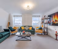 Sophisticated London City Apartment with Modern Comforts /hrly7