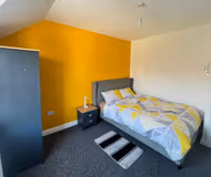 Home with 7 En-Suites & 4 Kitchens in Reading