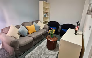 Home with 7 En-Suites & 4 Kitchens in Reading