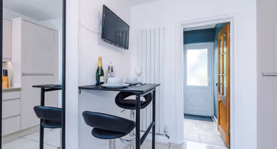 Comfy 3BR House, PS4 + Games, Free Parking