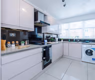 Comfy 3BR House, PS4 + Games, Free Parking