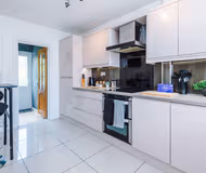 Comfy 3BR House, PS4 + Games, Free Parking