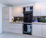 Comfy 3BR House, PS4 + Games, Free Parking