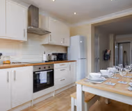 Stylish 4BR House Near City Centre with Parking