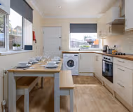Stylish 4BR House Near City Centre with Parking