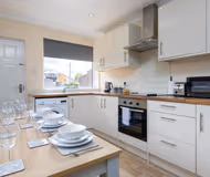Stylish 4BR House Near City Centre with Parking