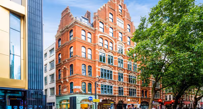 Premium Soho Residence, Bright, Modern & Spacious