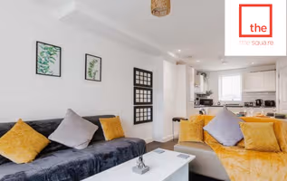 Large 4BR Townhouse Ideal for Contractors & Group Stays - Free Parking - City Centre