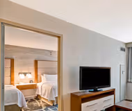 East Grand Avenue Aparthotel