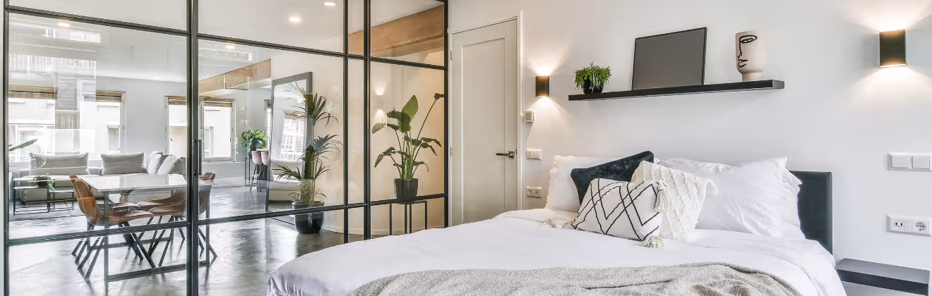 furnished bedroom in tortnro