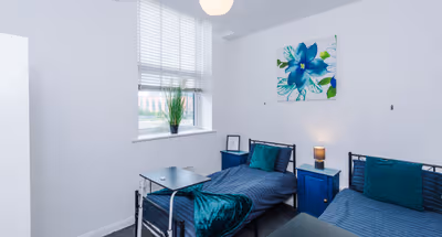 3-Bed Salford Apartment · Free Parking · 12 Mins to City Centre