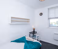 3-Bed Salford Apartment · Free Parking · 12 Mins to City Centre