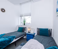 3-Bed Salford Apartment · Free Parking · 12 Mins to City Centre
