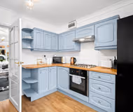 Three Bedroom House - Parking - Garden