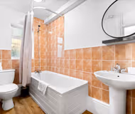 Three Bedroom House - Parking - Garden