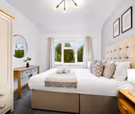 Three Bedroom House - Parking - Garden