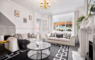 Three Bedroom House - Parking - Garden