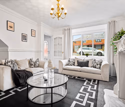 Three Bedroom House - Parking - Garden