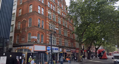 Premium Soho Residence, Bright, Modern & Spacious