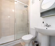 Stylish 2Bed Apartment | 60 Sec from East Croydon