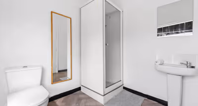 Modern Ensuite Studio Leeds | Free Parking