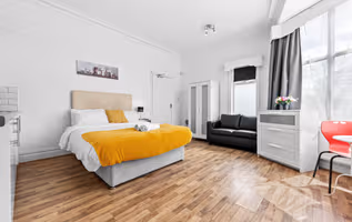 Modern Ensuite Studio Leeds | Free Parking