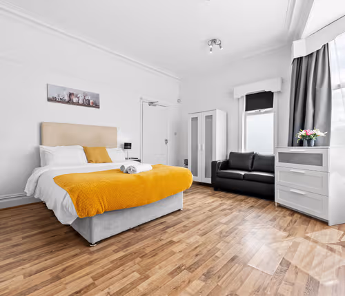 Modern Ensuite Studio Leeds | Free Parking