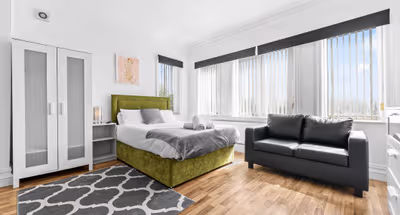 Leeds City Studio Stay | Ensuite & Kitchenette