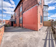 Leeds City Studio Stay | Ensuite & Kitchenette