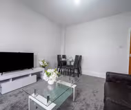 Spacious 5BR Sheffield Home | Sleeps 10 | Near City Centre