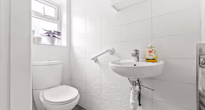 Modern & Spacious 4-Bedroom Residence in Crumpsall