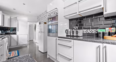 Modern & Spacious 4-Bedroom Residence in Crumpsall