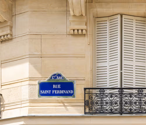 43 Rue Saint Ferdinand (2nd floor)