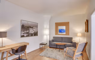 JJ Rousseau | Serviced 1-Bedroom for Work