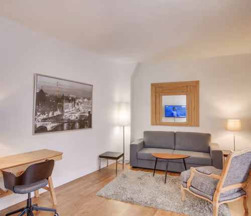 JJ Rousseau | Serviced 1-Bedroom for Work