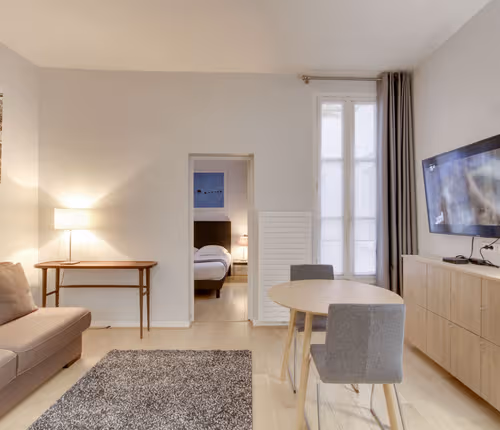 Mail III | Serviced 1-Bedroom for Work